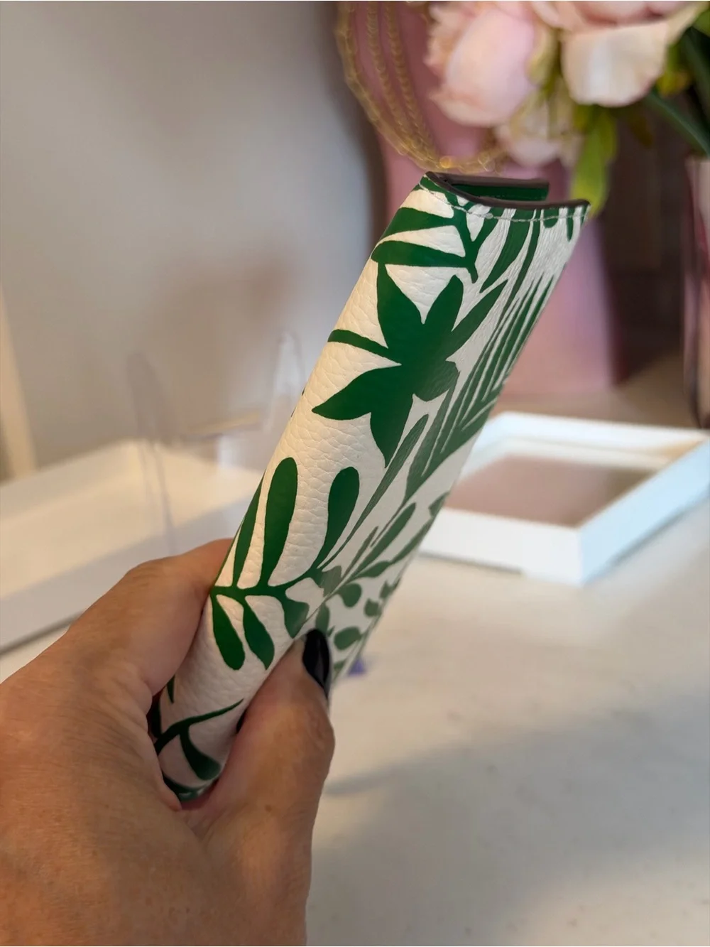 kate spade Green & White Tropical Leaf Zip Wallet